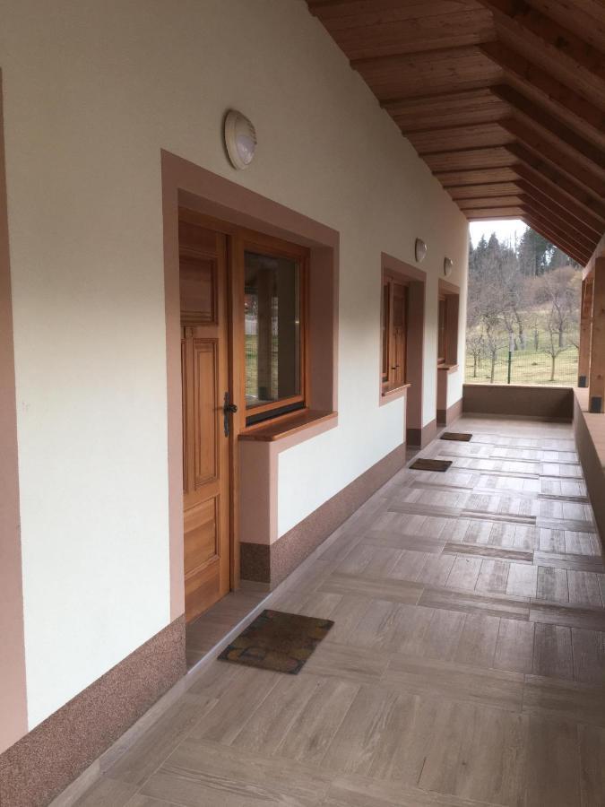Ranch Marina Hotel Koce Buitenkant foto