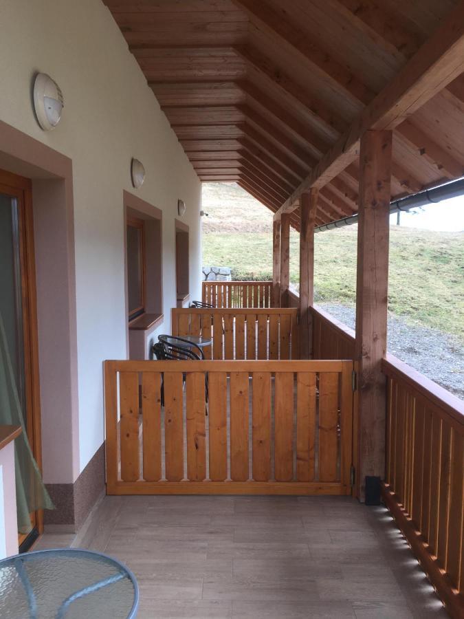Ranch Marina Hotel Koce Buitenkant foto